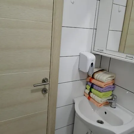 Uzicki-konaci Apartman *