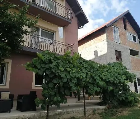 Uzicki-konaci Apartman *
